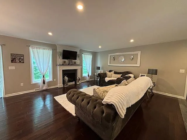 3 bed, 2.0 bath, 1721 sqft, $2,900 — Photo 3