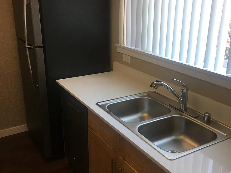 Capitol Steps Apartments & Furnished Suites — Photo 37