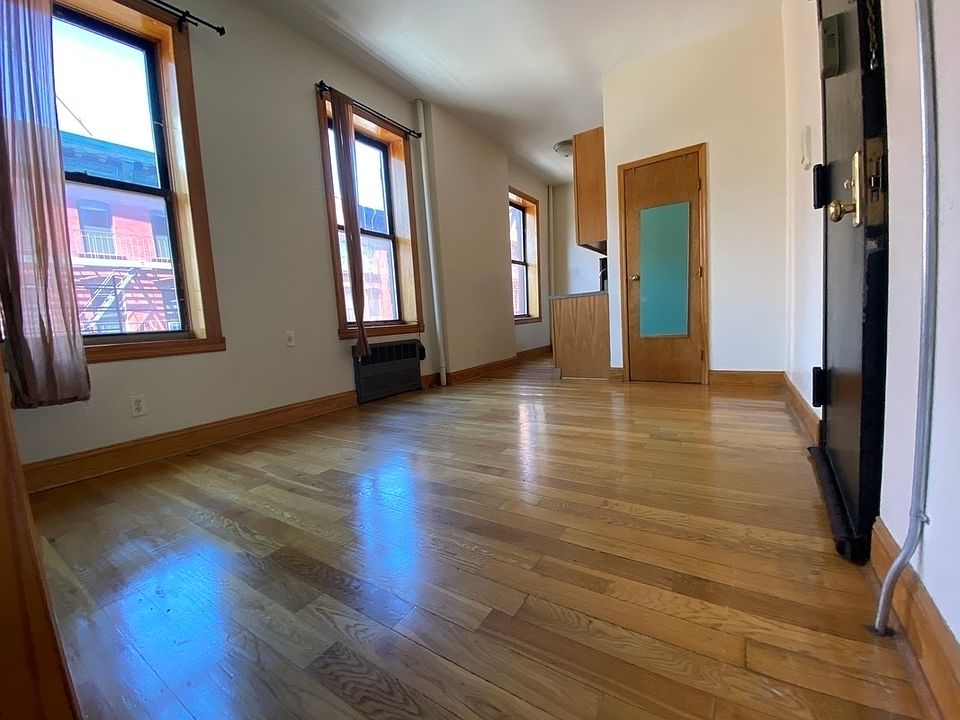 1st image of 2 Eldridge St APT 11