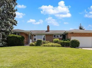 125 N Oakleaf Dr, Addison, IL 60101
