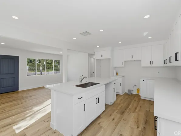 202 S Azusa Ave, La Puente, CA 91744
