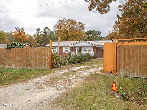 3rd image of 950 Auctioneer Road