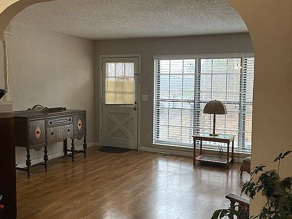 3rd image of 1609 E Carolyn Dr
