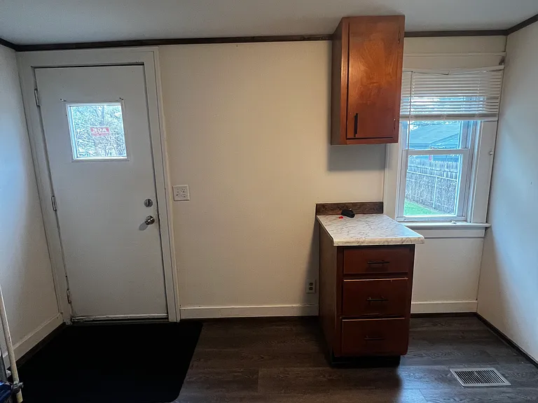 1608 Holmes St — Photo 12