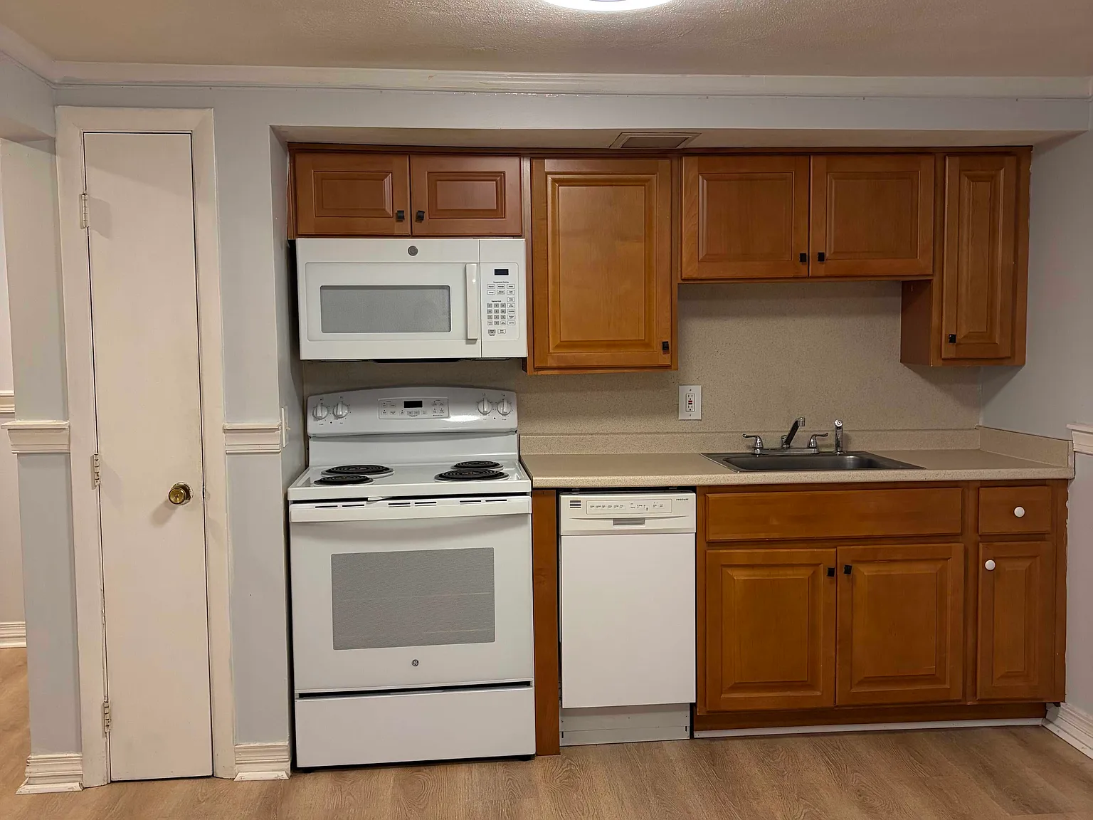 1 bed, 1.0 bath, $1,900 — Photo 3