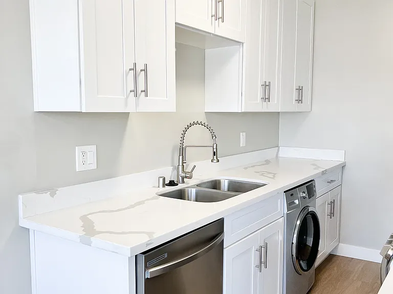 1724 Butler Ave #7 — Photo 3