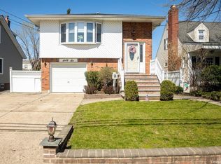 66 Doncaster Rd, Malverne, NY 11565