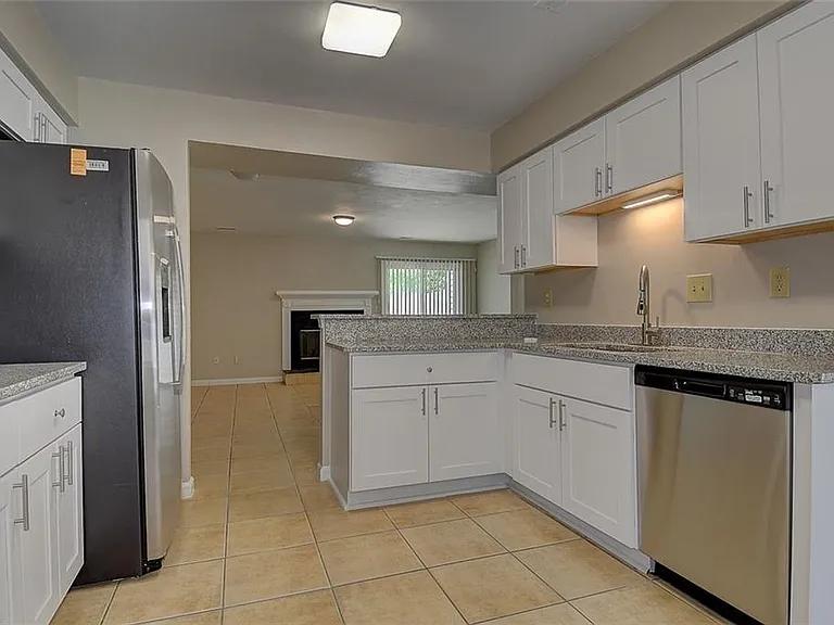 657 Aubrey Dr — Photo 1