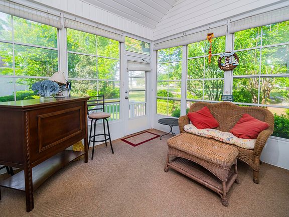 5th image of 8866 Lansdowne Drive NW