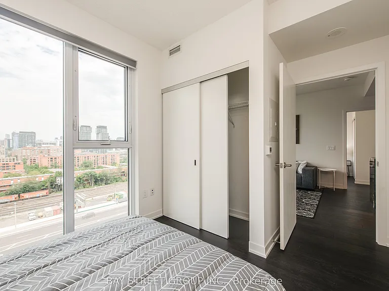 20 Richardson St #918 — Photo 22