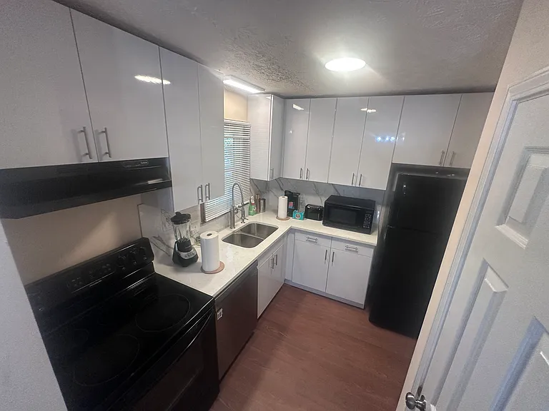 1002 Carla Pl — Photo 11