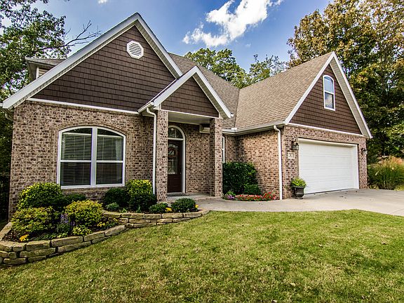 4th image of 26 Headley Dr