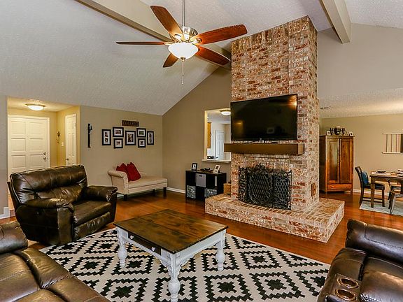 5th image of 2023 Victoria Garden Dr