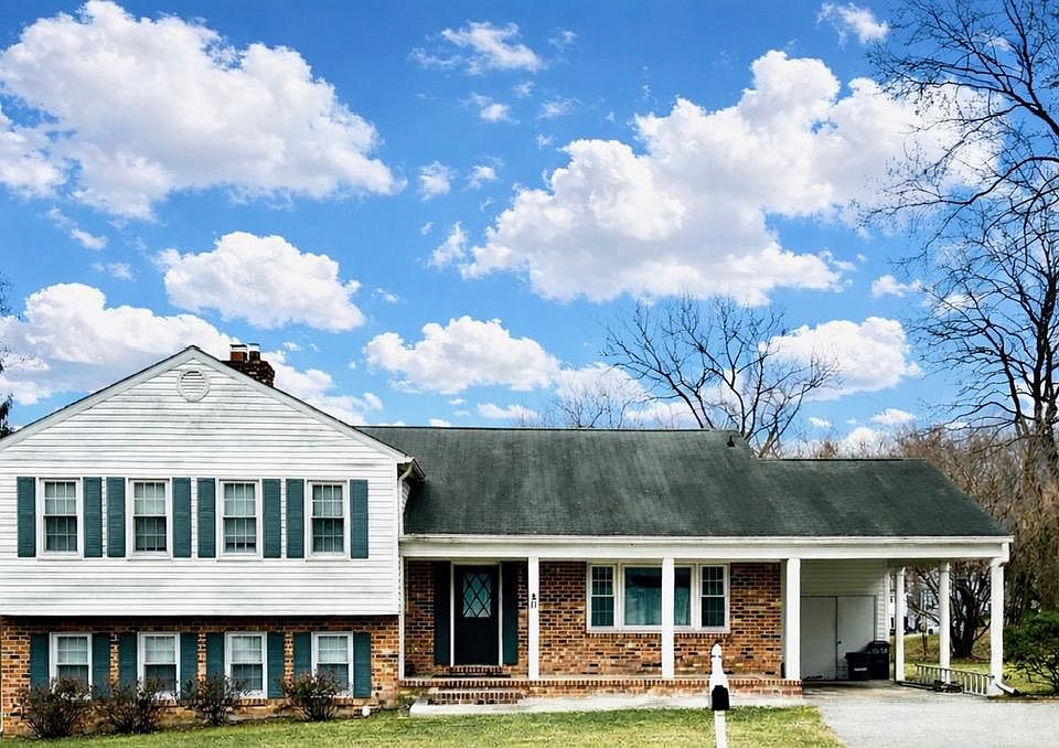 1st image of 11 Bromley Ct