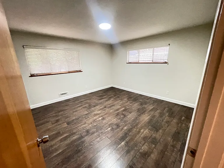 6001 S Land Park Dr — Photo 11