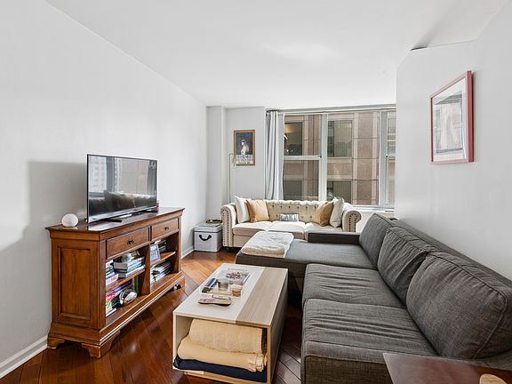2nd image of 777 N Michigan Ave APT 2504