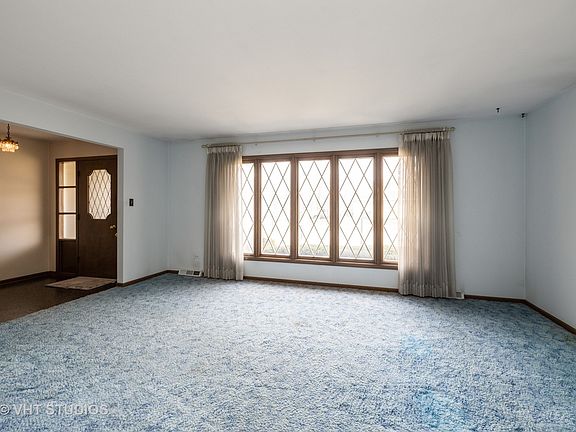 4th image of 605 Honey Locust Ln