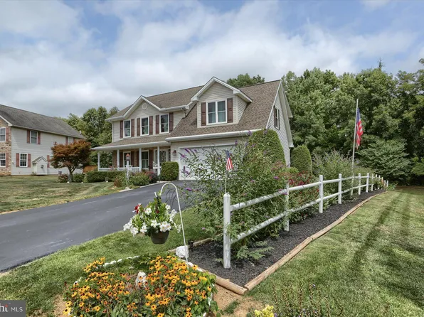 135 Westgate Dr, Mount Holly Springs, PA 17065