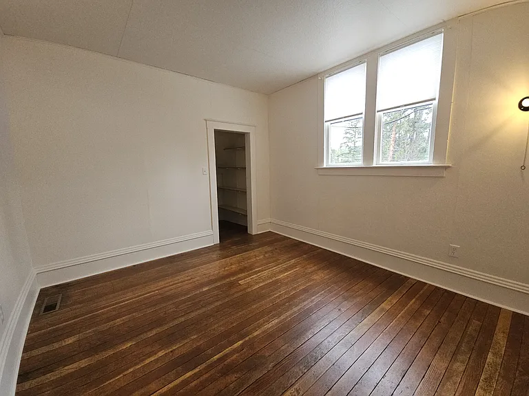 1217 Commercial St — Photo 13