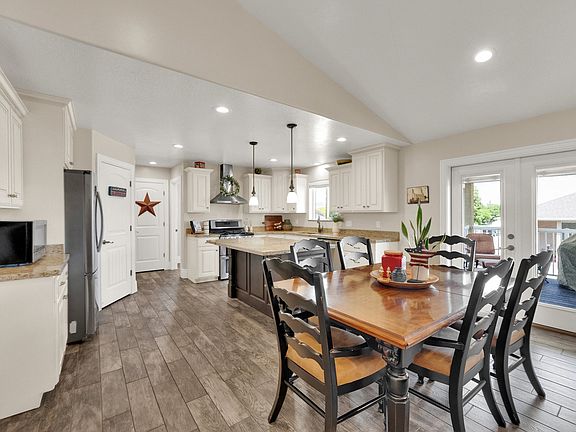 4th image of 126 N Balsam Way