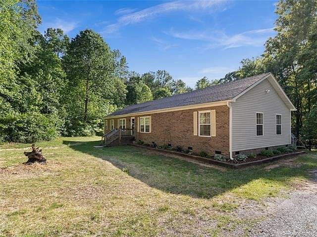 1st image of 138 Woodview Dr