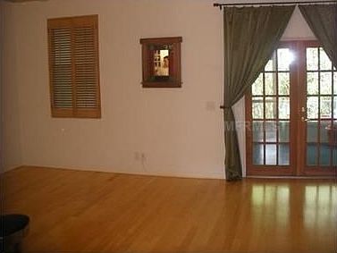 4th image of 748 Vallance Way NE