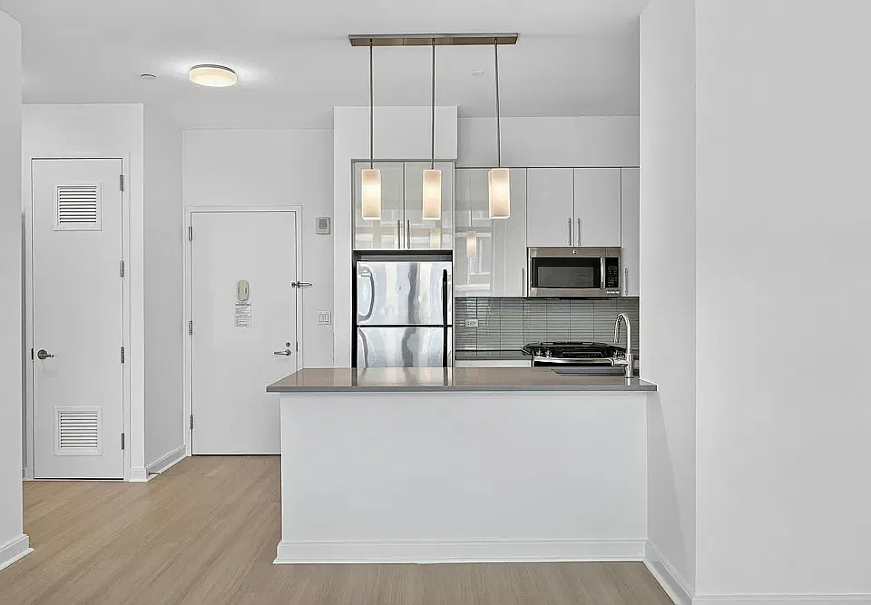 81 Fleet Pl #14B