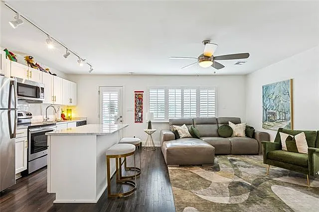 2833 Saint Charles Ave #27 — Photo 7