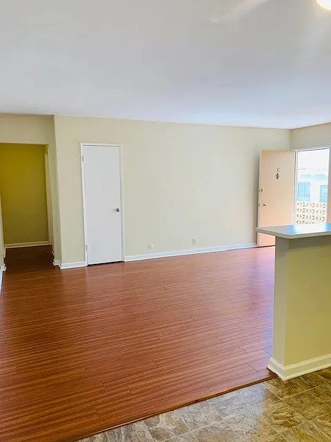 715 E. Providencia Ave — Photo 3