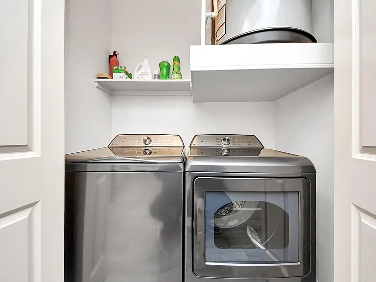 1900 Genesee St #204 — Photo 31