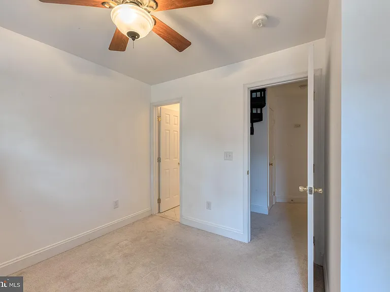 1818 Bank St — Photo 13