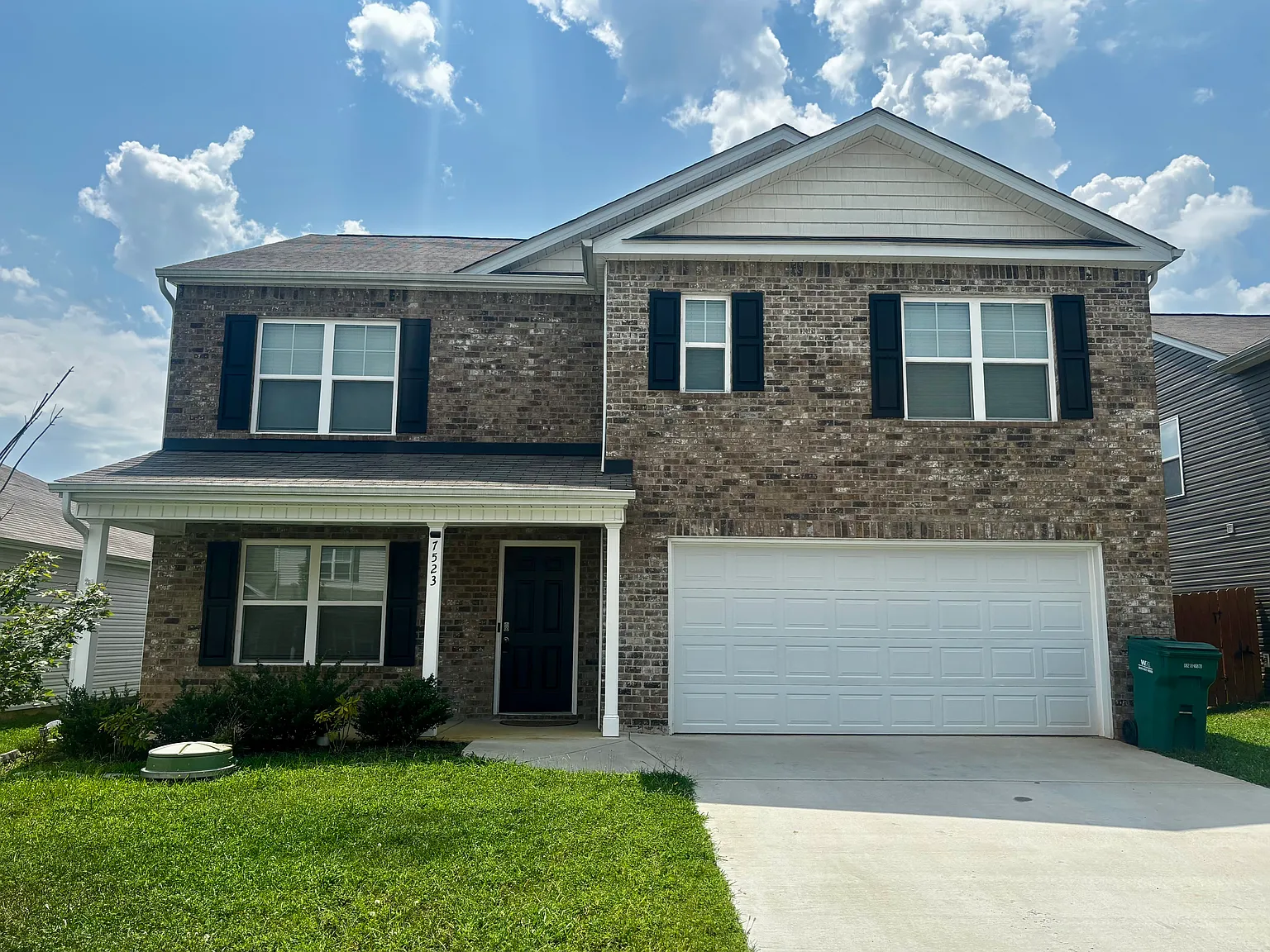 5 bed, 2511 sqft, $2,995 — Photo 2