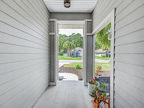 3rd image of 275 Pullman Cir