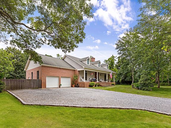 2nd image of 2 Sunset Rd