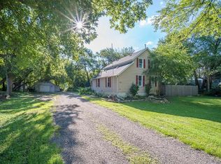 812 Clarendon Ave, Mukwonago, WI 53149