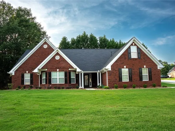 301 Cold Harbor Dr, Loganville, GA 30052