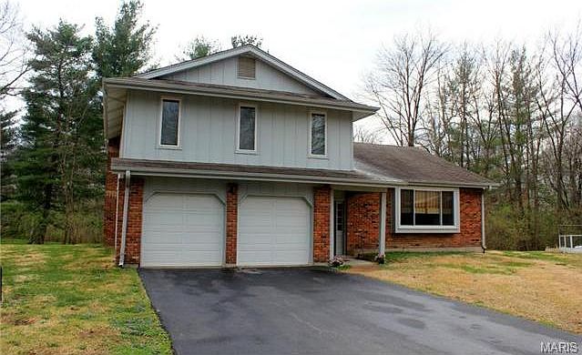 1st image of 2111 Lakeview Dr