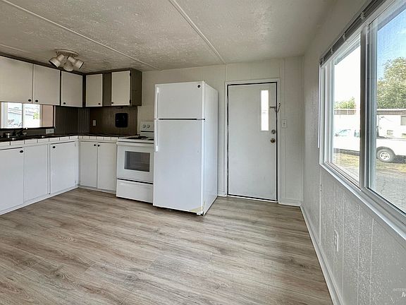 5th image of 913 W Palouse River Dr Trailer 25