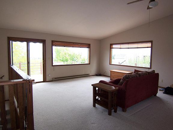 3rd image of 108 22nd Ave W