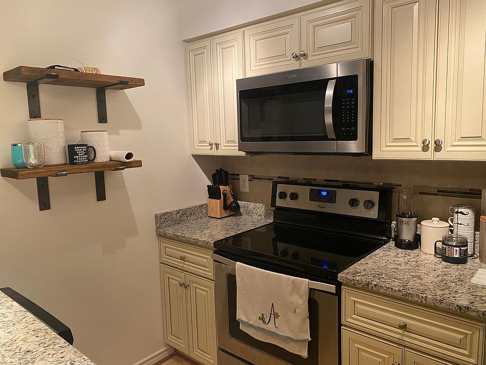 1st image of 1504 Lincoln Way APT 200