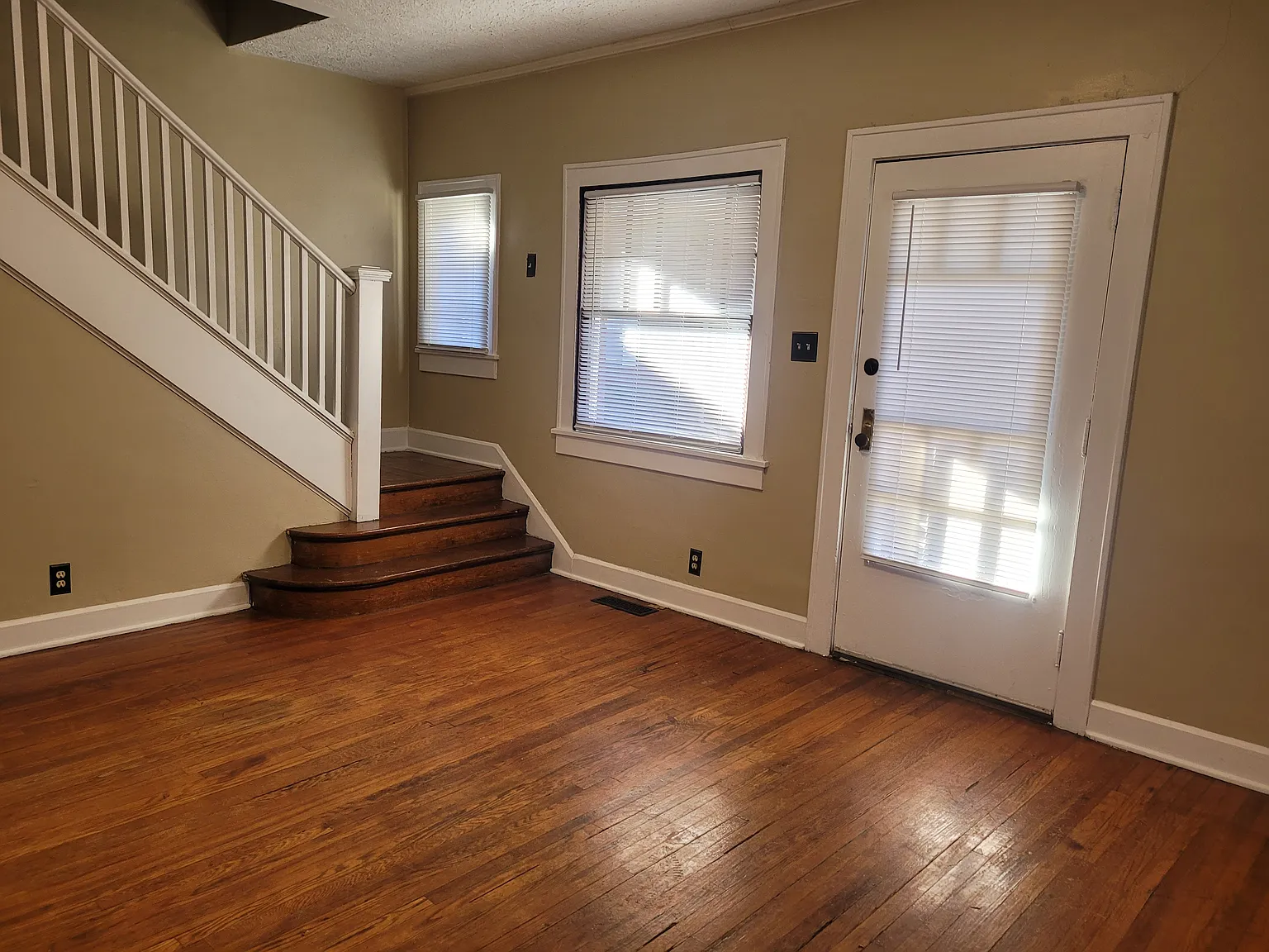 2 bed, 1200 sqft, $1,300 — Photo 3
