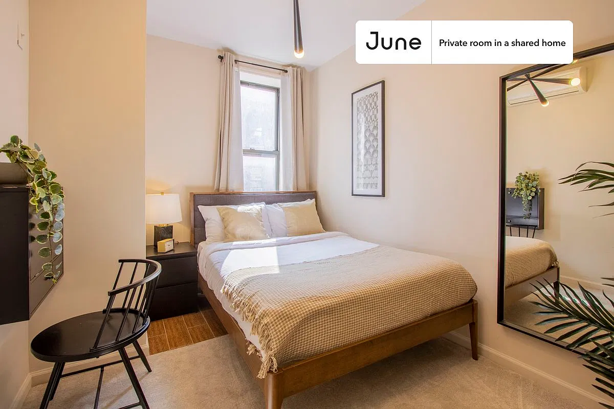 Full bedroom in 3 bed/1 bath home in Chinatown #262 C — Photo 1