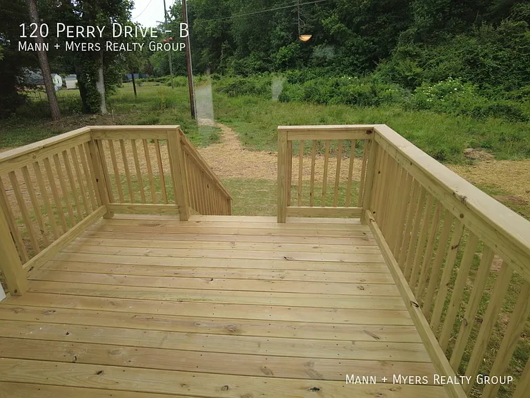 120 Perry Dr #B — Photo 12