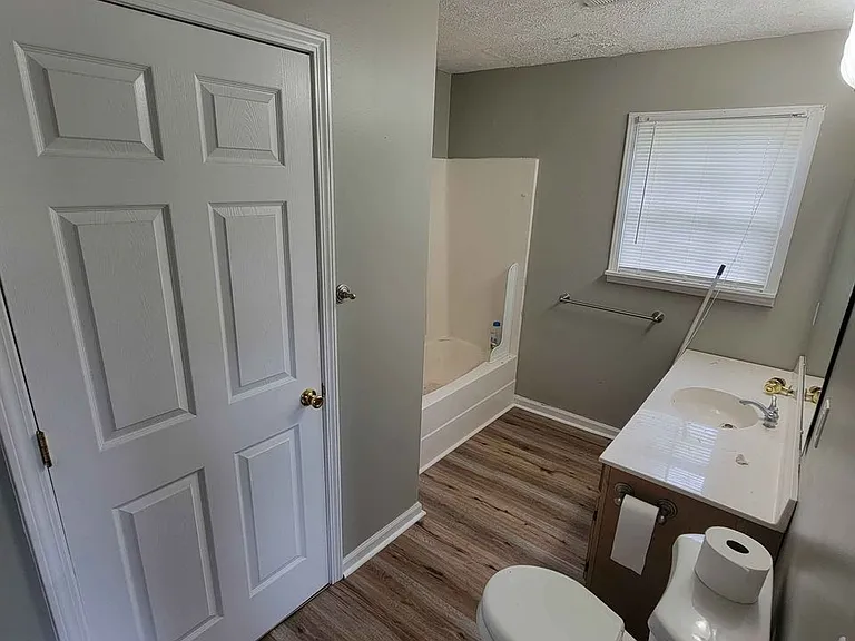 6424 Bunker Hill Rd #B — Photo 7