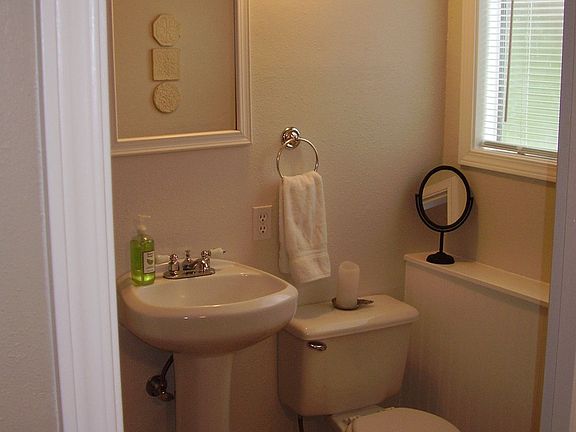 Downstairs 1/2 bath