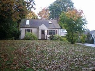 7 Huron St, Glen Head, NY 11545
