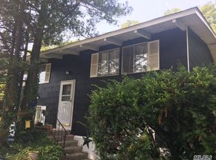 17 Arrowhead Ln, East Setauket, NY 11733
