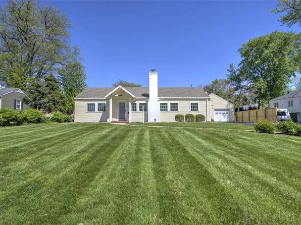 216 Southmoreland Pl, Decatur, IL 62521