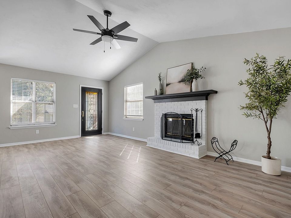 1st image of 1551 Sprucewood Trl