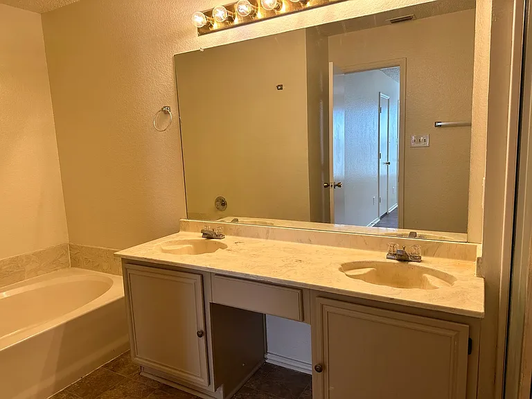 4024 Periwinkle Dr — Photo 17